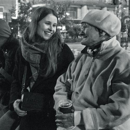 Co czwartek wolontariusze Sant'Egidio spotykają się z bezdomnymi pod Dworcem Centralnym w Warszawie. (fot. Agnieszka Rodowicz)