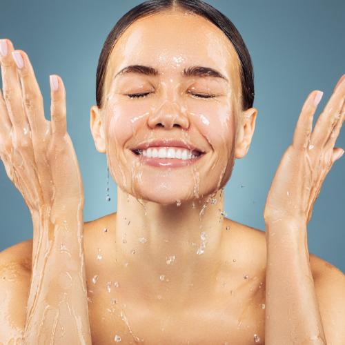 Skin flooding to trend w sam raz na lato. (Fot. iStock)