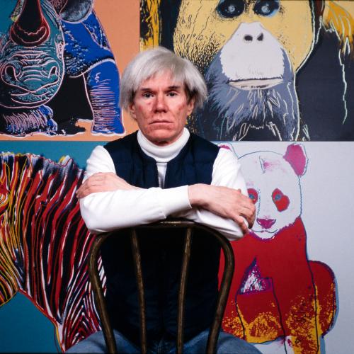 Andy Warhol w swojej pracowni w 1982 (Fot. Brownie Harris/Corbis/Getty Images)