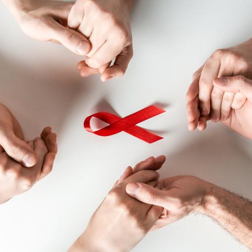 Z HIV można żyć bezpiecznie, długo, nie rezygnując z uprawiania seksu. (Fot. iStock)