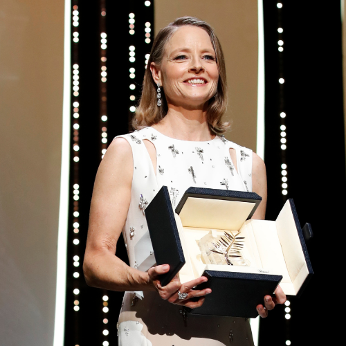 74. Festiwal Filmowy w Cannes. Jodie Foster z honorową Złotą Palmą za całokształt twórczości. Aktorka, reżyserka i producentka odebrała nagrodę z rąk samego Pedro Almodovara. (Fot. Gonazalo Fuentes/Reuters/Forum)