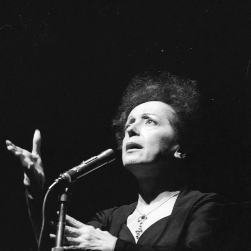 Édith Piaf (Fot. Roger Viollet via Getty Images/Roger Viollet via Getty Images)