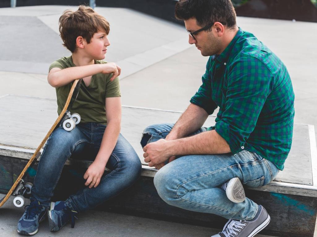  Zapytaj własne dziecko, co w twoim zachowaniu może być obciachem. Co jest nadmiarowe czy niespójne. (Fot. iStock)