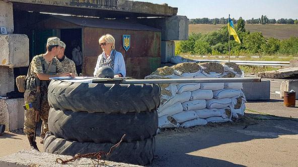 Rozmowa z żołnierzami w Donbasie (Fot. materiały prasowe TVP)