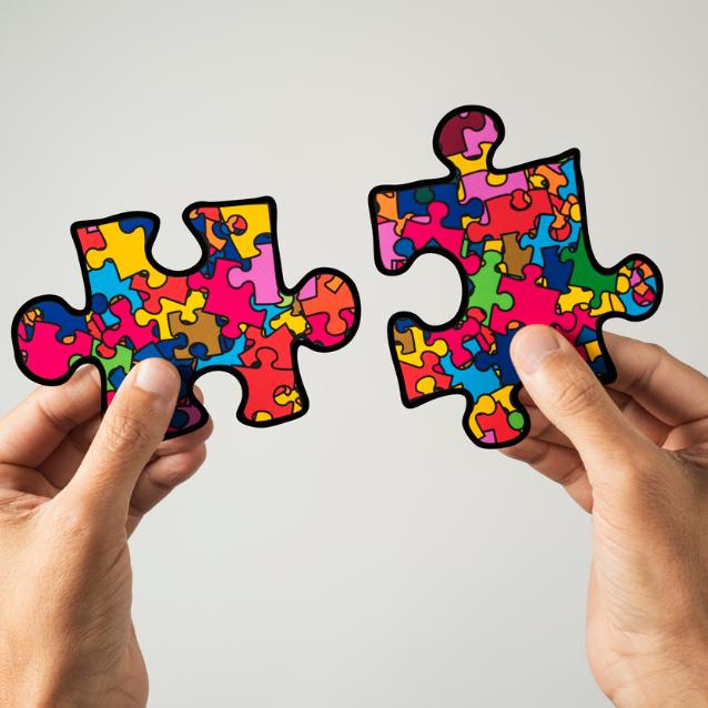 Choć na temat postrzegania świata przez osoby ze spektrum autyzmu wiemy coraz więcej, wiele elementów tej układanki wciąż zostało niepoznanych, dlatego też puzzle stały się symbolem autyzmu. (Fot. iStock)