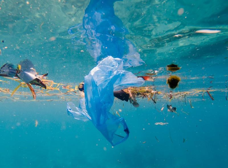  Średnio 31 kg plastikowych odpadów rocznie produkuje obywatel UE. (Fot. iStock)