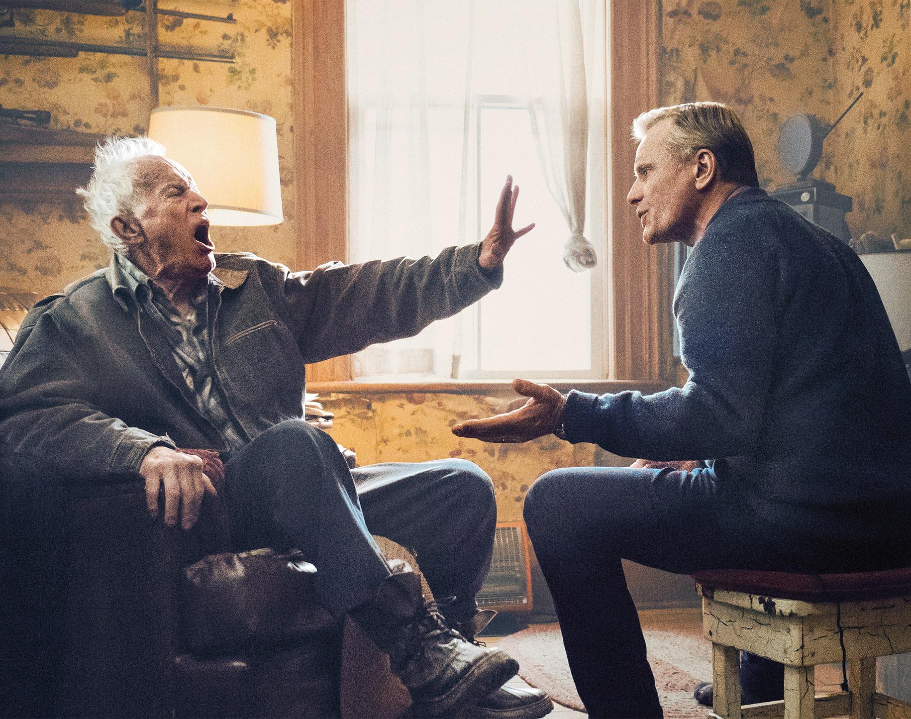 Viggo Mortensen z Lance'em Jenriksenem w filmie „Jeszcze jest czas” (Fot. M2Films)
