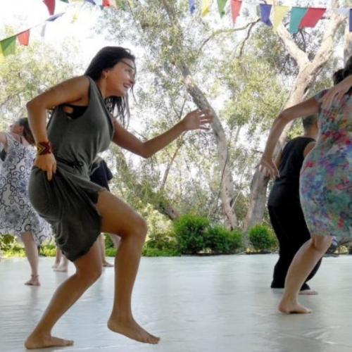 Biodanza jest bardzo emocjonalną aktywnością fizyczną. Ten taniec jest związany nie tylko z ciałem, ale przede wszystkim z emocjami. (Fot. Wikimedia)