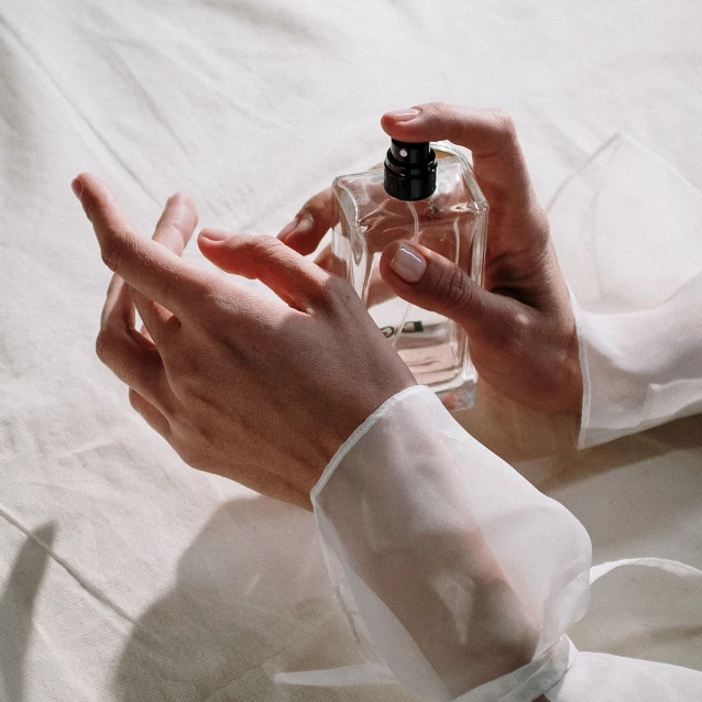 Gdy nosisz te perfumy, musisz przyzwyczaić się do pytania „Czym pachniesz?”. (Fot. Cottonbro Studio/Pexels)