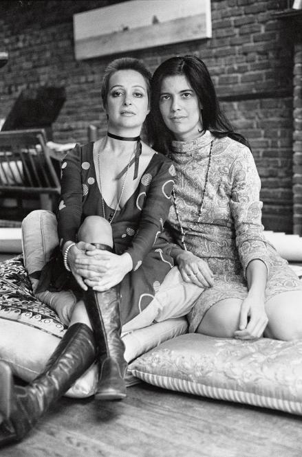 Sontag w roku 1970 z włoską aktorką Adrianą Asti, która zagrała w jej debiutanckim filmie „Duet dla kanibali”. (Fot. Getty Images)