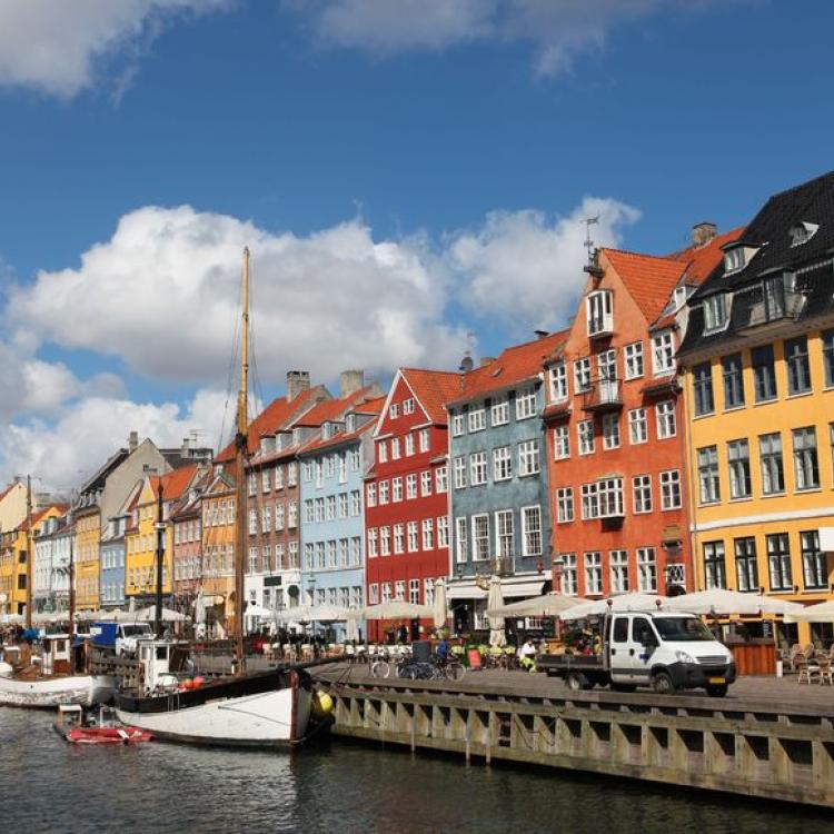 123RF.com / Nyhavn w Kopenhadze - jedno z najbardziej popularnych miejsc turystycznych
