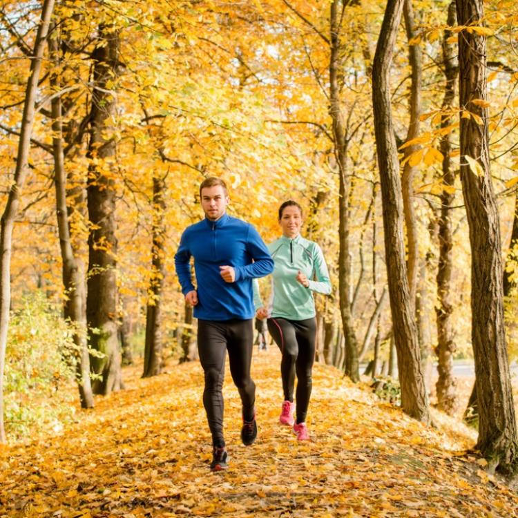 Bieganie to najbardziej naturalna forma ruchu. Jest jednak kilka rzeczy, na które trzeba zwrócić uwagę w początkowym okresie. (Fot. iStock)