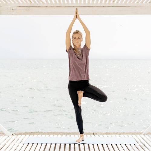 Joga i medytacja oddziałuje na pracę mózgu i wpływa na poprawę zdrowia i samopoczucia. (Fot. iStock)