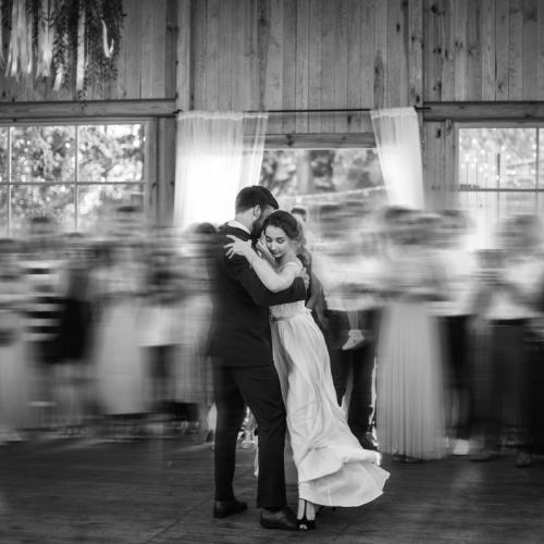 Najpiękniejsze piosenki na wesele – nasze propozycje. (Fot. Victor Dyomin/Getty Images)