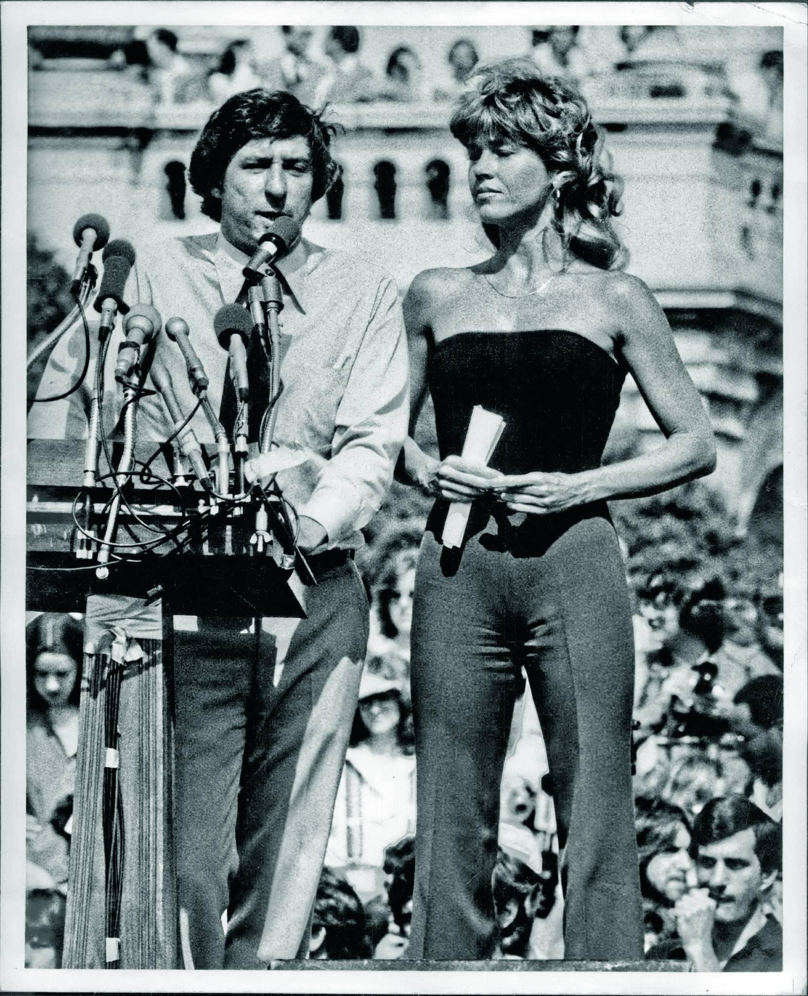 Jane Fonda i Tom Hayden – zaangażowany aktywista pogardzający bogaczami i establishmentem, który nie był w stanie zaakceptować jej sukcesu. (Fot. BEW Photo)