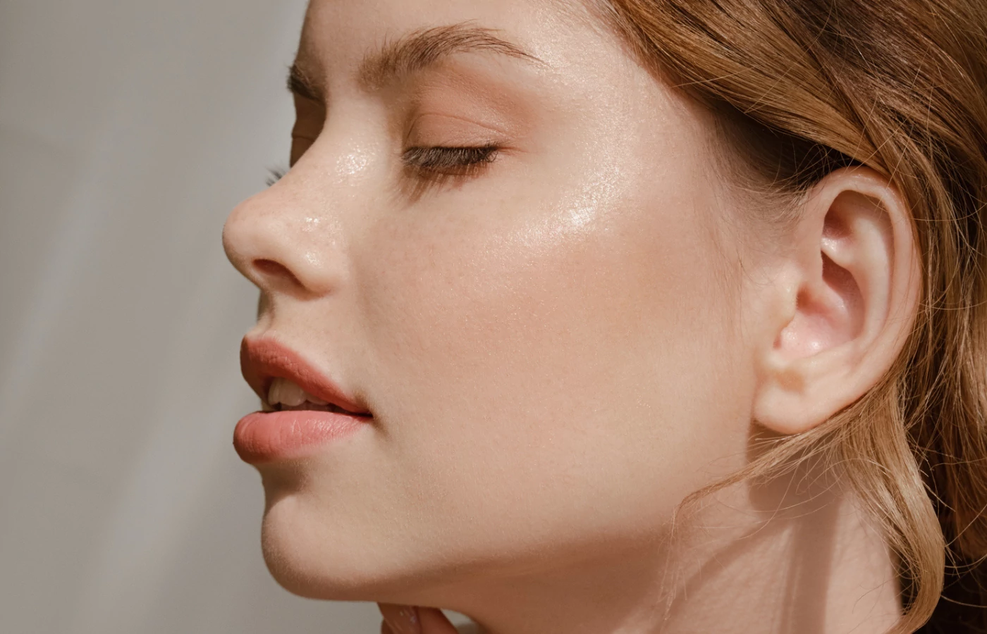 Co nam daje stosowanie ceramidów? Mówiąc krótko: to, że nasza skóra będzie zdrowa, piękna i promienista. (Fot. Getty Images)