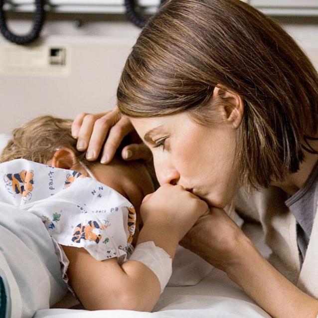 Nastrój rodzica udziela się dziecku. Warto o tym pamiętać zwłaszcza podczas pobytu w szpitalu. (Fot. Getty Images/Gallo Images) 