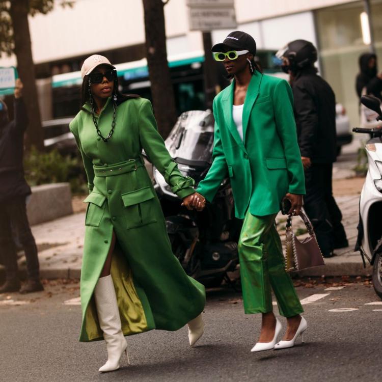 Paris Fashion Week – moda uliczna (Fot. Spotlight)