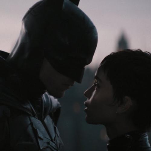Robert Pattinson i Zoë Kravitz jako Batman i Kobieta-Kot w filmie „Batman” (Fot. screen zwiastun Warner Bros)