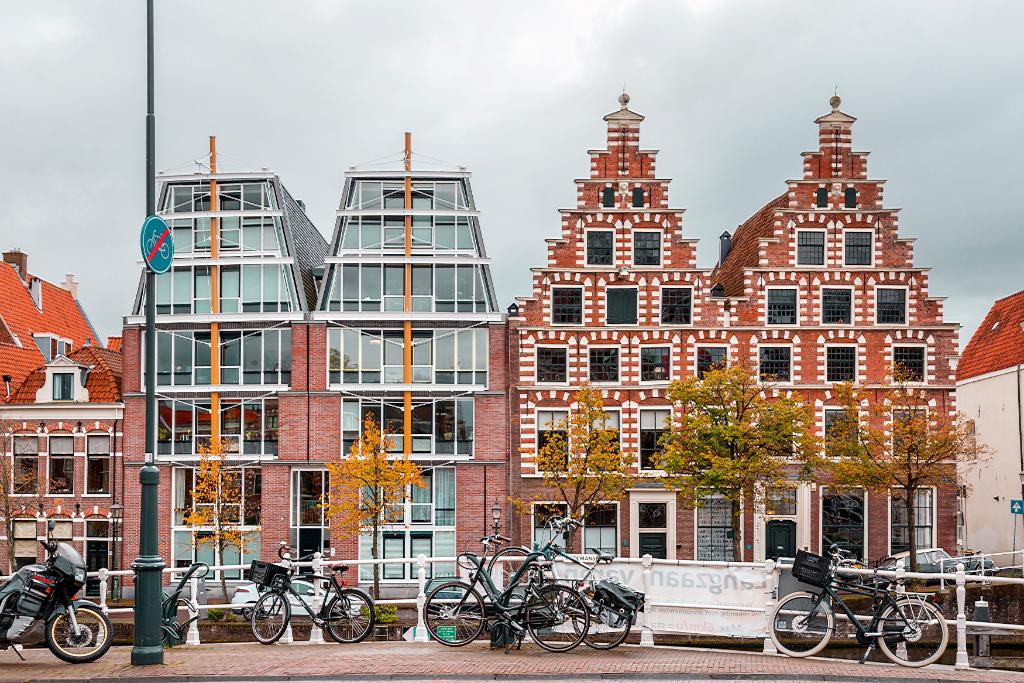 Holenderski Haarlem to pierwsze miasto na świecie, które wprowadziło zakaz reklamowania mięsa w miejscach publicznych. (Fot. iStock)