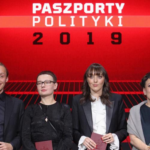 Gala rozdania Paszportów Polityki 2019. Na zdjęciu: Bartosz Bielenia, Weronika Szczawińska, Weronika Gęsicka i Olga Tokarczuk. (Fot. Agencja Forum)