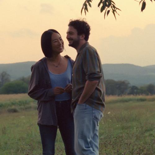 Nora (Greta Lee) i Arthur (John Magaro) tworzą szczęśliwą parę. Kadr z filmu „Poprzednie życie” Celine Song. (Fot. materiały prasowe Gutek Film)