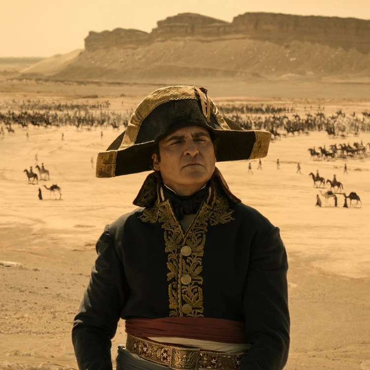 Joaquin Phoenix w filmie „Napoleon” (Fot. materiały prasowe UIP)
