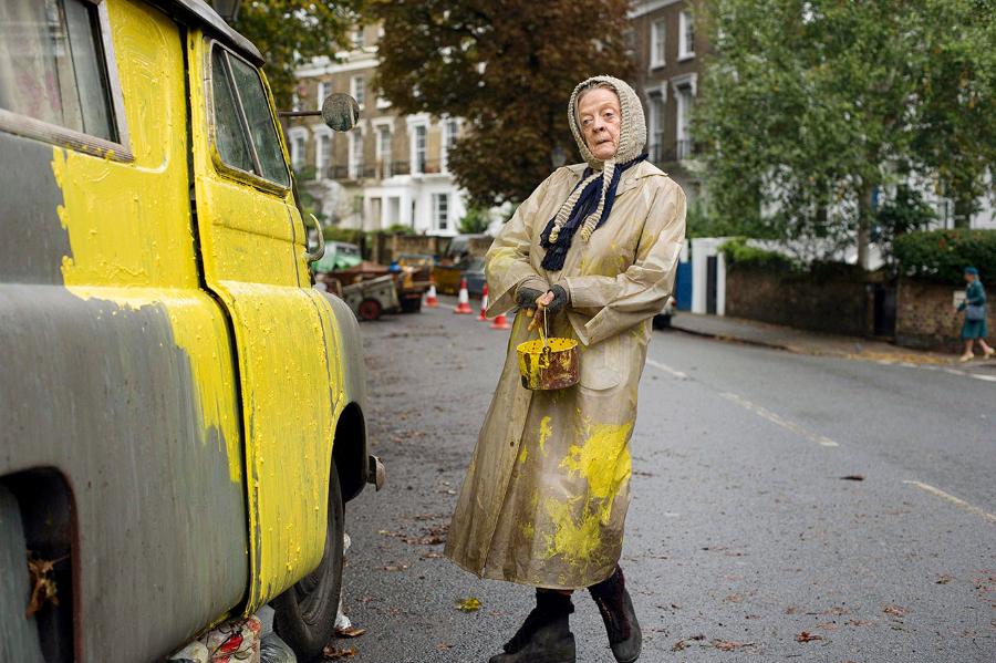 Maggie Smith w fimie „Dama w vanie” (Fot. BEW Photo)