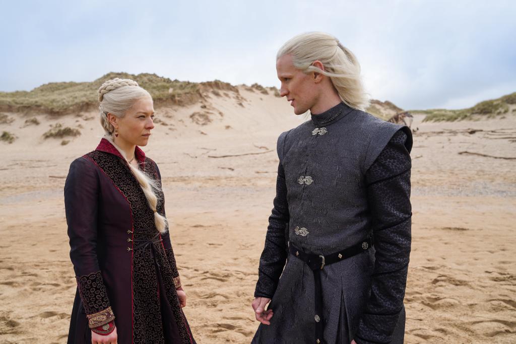 Emma D'Arcy jako Rhaenyra Targaryen oraz Matt Smith jako Daemon Targaryen w serialu „Ród smoka” (Fot. materiały prasowe)