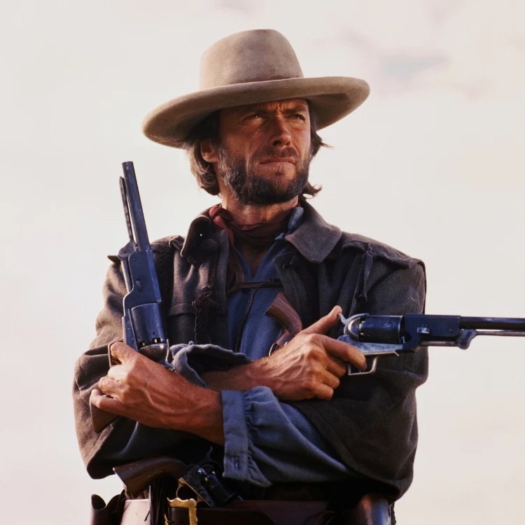 Clint Eastwood zagrał w wielu znaczących produkcjach filmowych. Na zdjęciu: Clint Eastwood w filmie „Wyjęty spod prawa Josey Wales” (Fot. Brettmann/Getty Images)