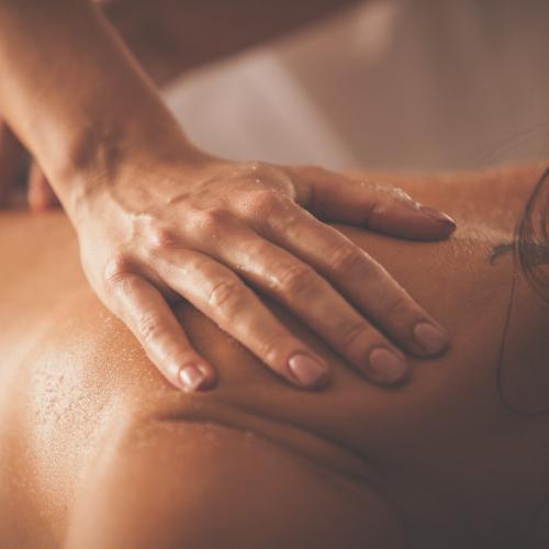Główny cel masażu tantrycznego to dać ludziom doświadczenie tantry, czyli pracy z ich energią, relaksacją, duchowością, tak by dokonała się w nich ekspansja energii seksualnej na resztę ciała. (Fot. iStock)