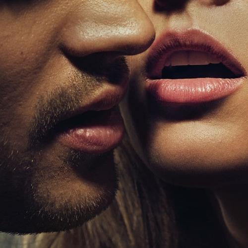 
Całowanie to jedna z najważniejszych i najprzyjemniejszych czynności w życiu. (Fot. iStock) 