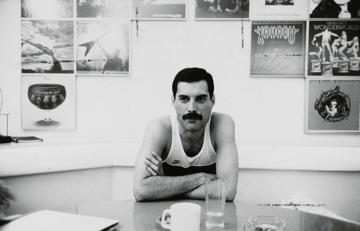 Freddie Mercury podczas sesji nagraniowej w 1985 roku (Fot. The Sun/Forum)