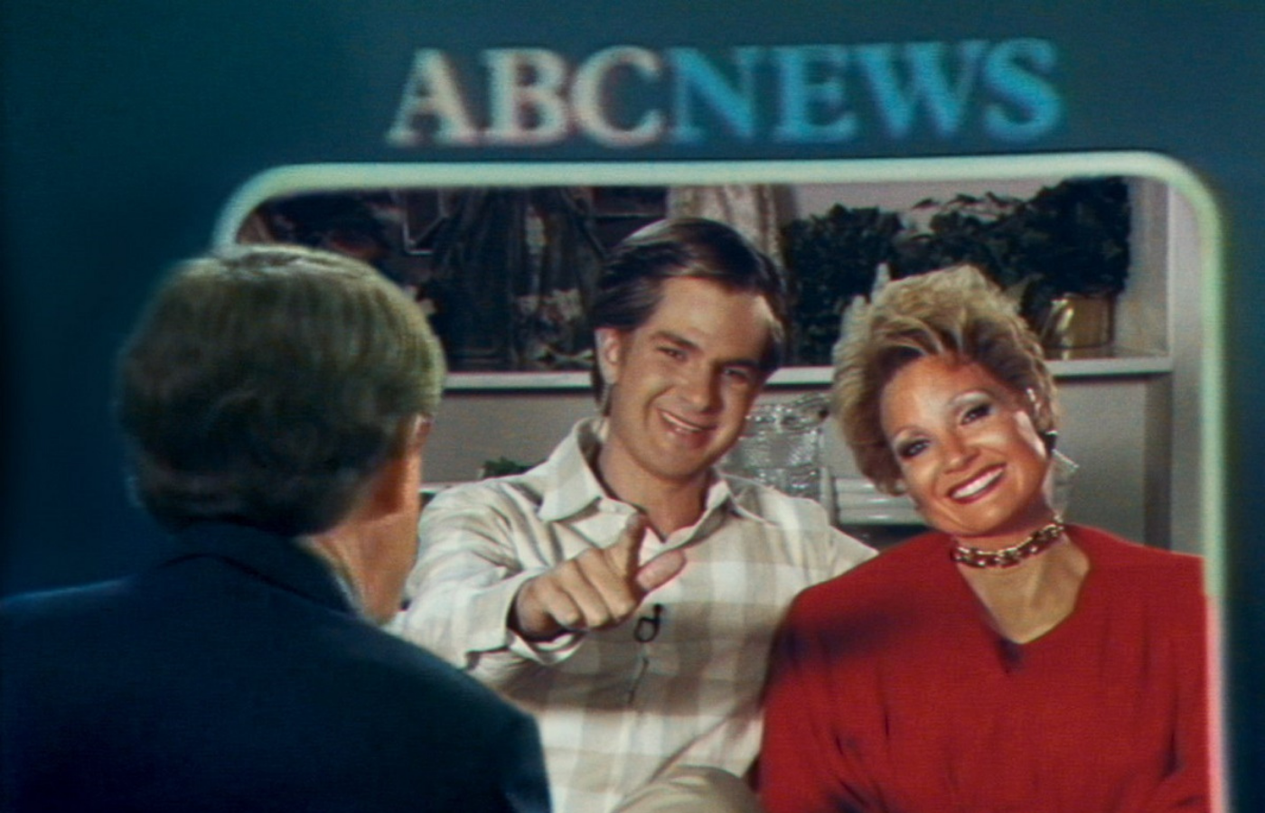 W filmie „Oczy Tammy Faye” jako Jim Bakker, mąż słynnej teleewangelistki (Fot. materiały prasowe)