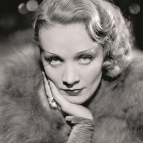 Marlenę Dietrich kochały miliony, ale też miliony uważały za zdrajczynię w drogim futrze. (Fot. Getty Images)