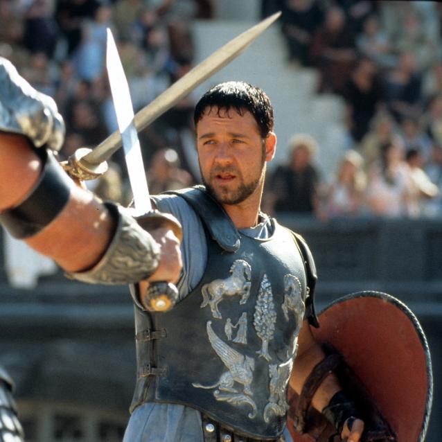 Russell Crowe w filmie „Gladiator” z 2000 roku. (Fot. Universal/Getty Images)