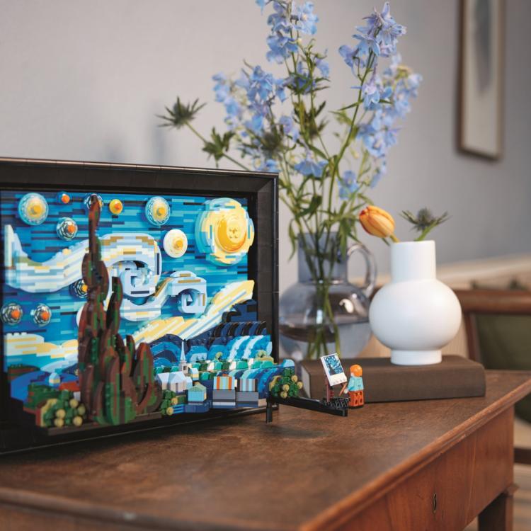 Model obrazu van Gogha może być dekoracją domu. (Fot. materiały prasowe)