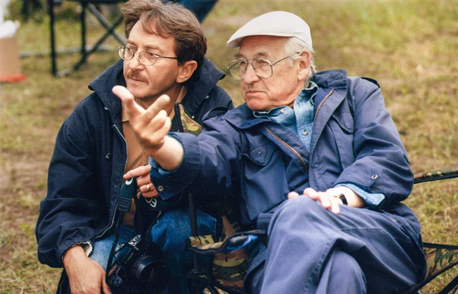 Z Andrzejem Wajdą na planie „Pana Tadeusza” (1999) (Fot. archiwum prywatne)