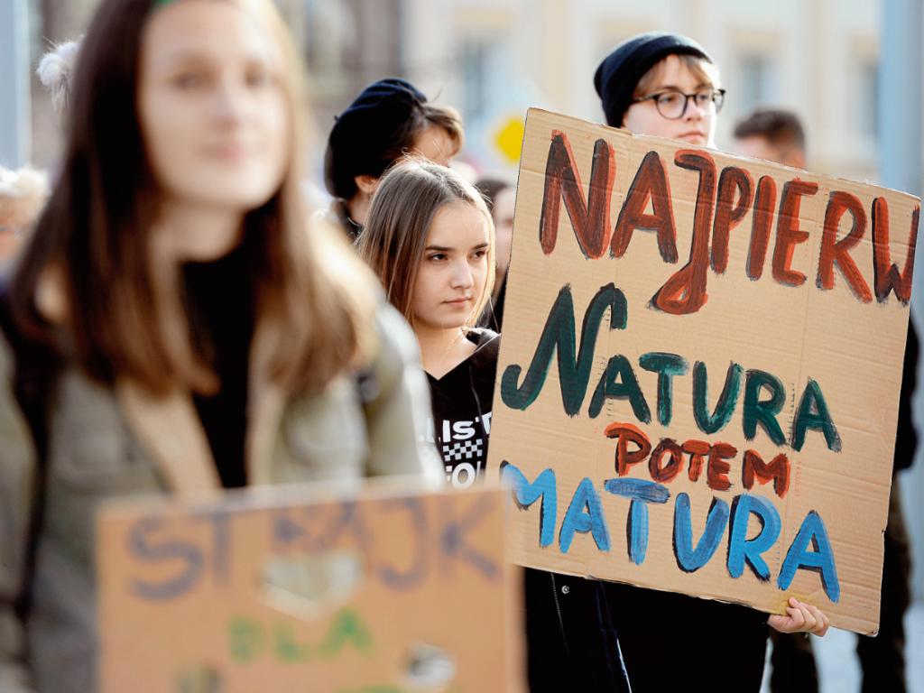  Młodzieżowy Strajk Klimatyczny w Olsztynie, plac Jana Pawła II. (Fot. Robert Robaszewski, Agencja Gazeta)