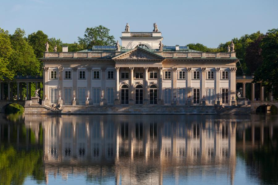 Pałac na wodzie w Łazienkach Królewskich w Warszawie (Fot. iStock)