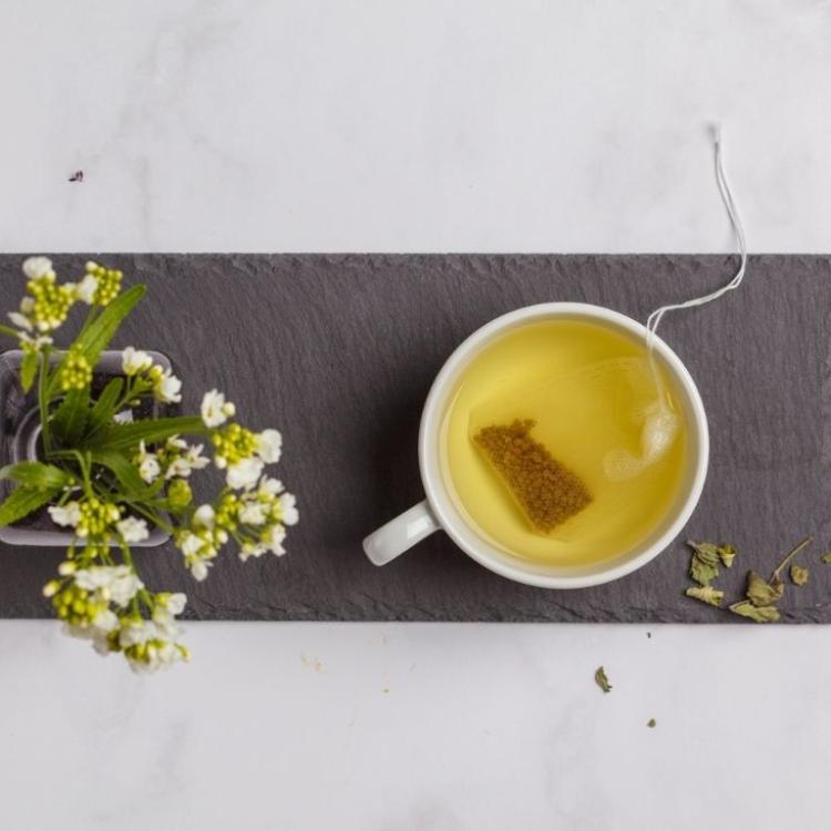 Zielona herbata uważana jest za źródło zdrowia i młodości, lekarze chwalą jej wpływ na organizm, a kosmetolodzy wykorzystują jej upiększające działanie. (Fot. Getty Images)