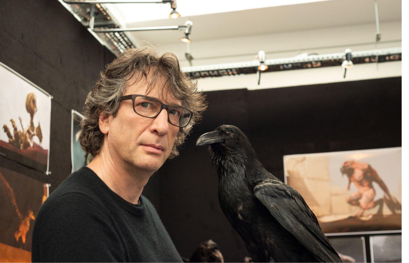 Neil Gaiman na planie „Sandmana” (Fot. materiały prasowe Netflix)