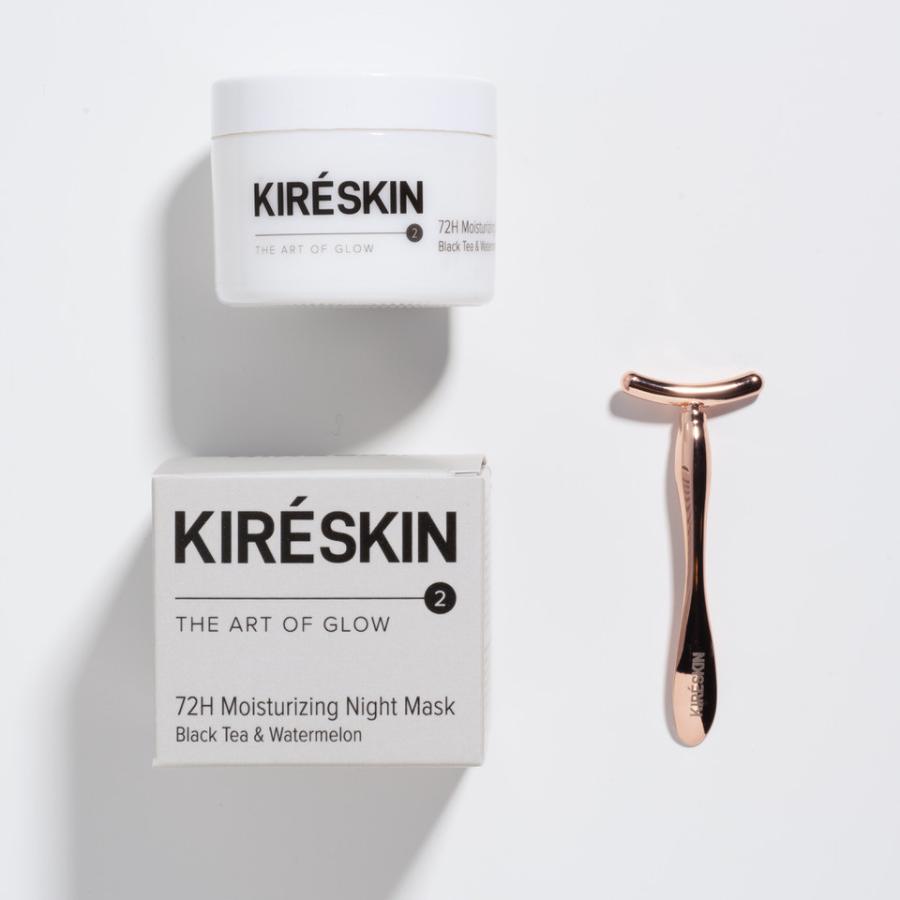  Przy okazji nakładania maski Kiré Skin, warto wykonać masaż poręczną szpatułką, która sprawdza się w roli masażera. (Fot. materiały prasowe)