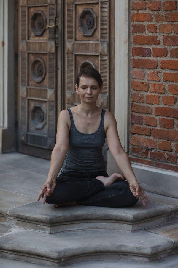 Agnieszka Passendorfer jest nauczycielką jogi, współtwórczynią platformy Omline. (Fot. Justyna Długoborska, 4plus8)