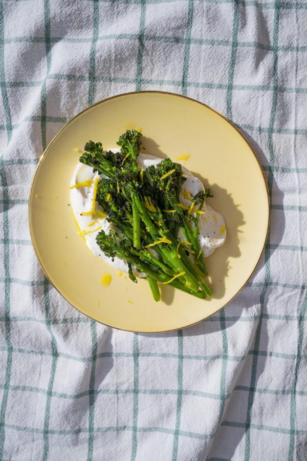 Ricotta montata con broccolini (Fot. materiały prasowe)