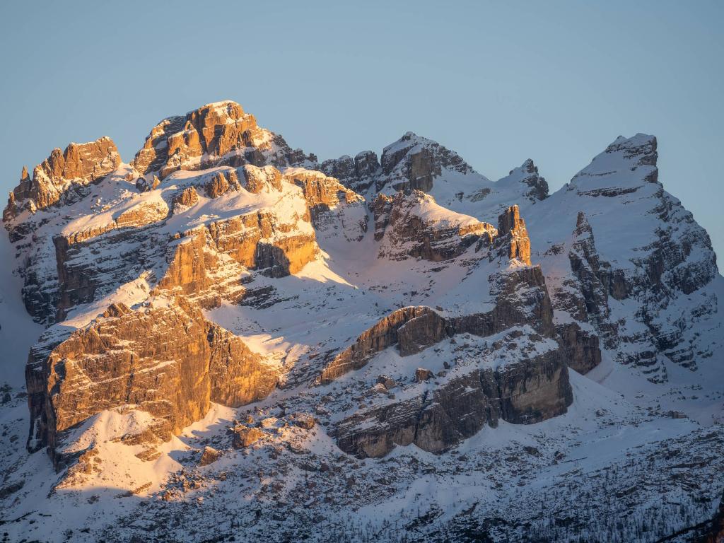  W Dolomitach kolor skał zmienia się w zależności od wysokości Słońca nad horyzontem. (Fot. materiały pasowe)