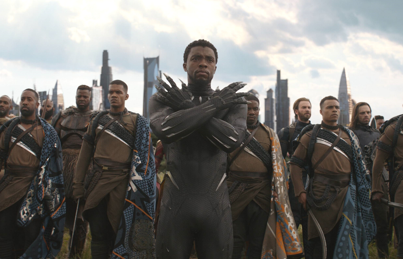 Chadwicka Bosemana możemy oglądać także w filmie „Avengers: Wojna bez granic”. Na zdjęciu m.in. Czarna Pantera, Kapitan Ameryka oraz Zimowy Żołnierz (Bucky Barnes) (Fot. PICTURELUX/BEW)