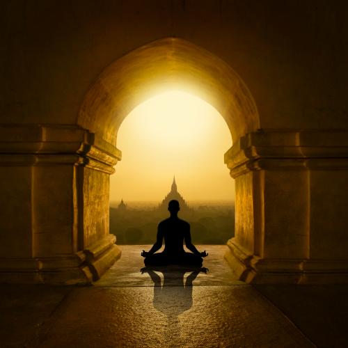 Szczęście, zgodnie z filozofią buddyjską, nie ma nic wspólnego ze stanem posiadania, ale opiera się na stanie umysłu. (Fot. iStock)