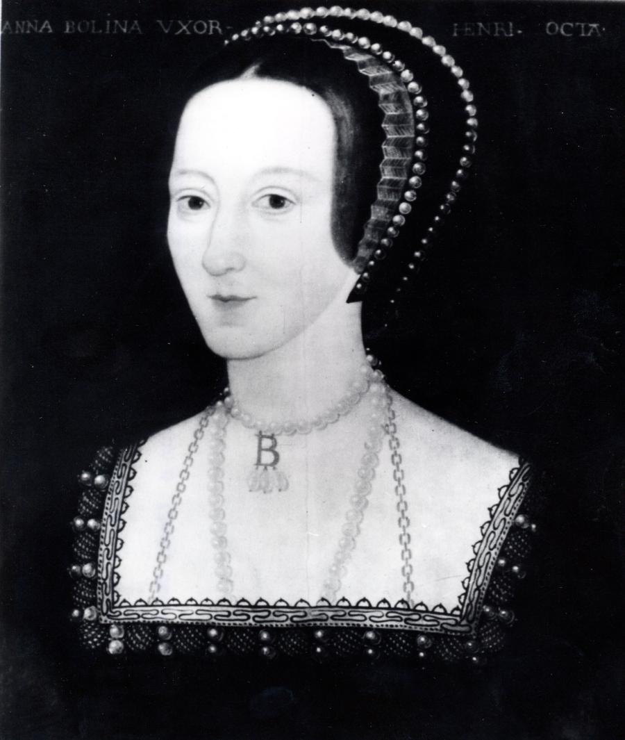 Portret Anny Boleyn. Królowa ma na sobie perłowy choker z pierwszą literą swojego panieńskiego nazwiska (Fot. KEYSTONE/KeystoneSU/Forum)