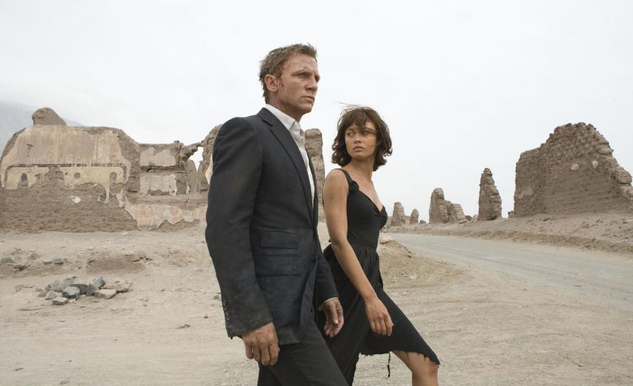 Daniel Craig i Olga Kurylenko w filmie „007 Quantum of Solace” (Fot. BEW Photo)